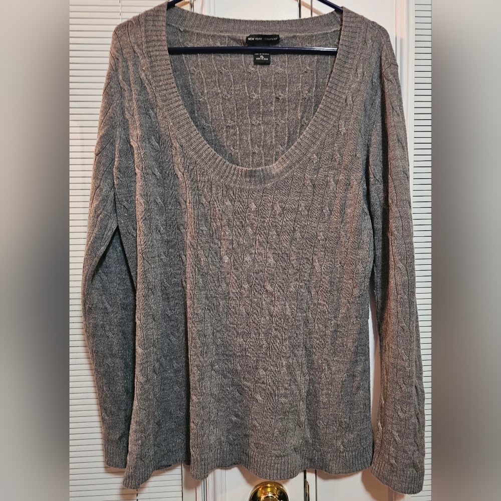 New York & Company Crew Neckline Cable Knit Sweater in Gray Size XL Cozy Classic